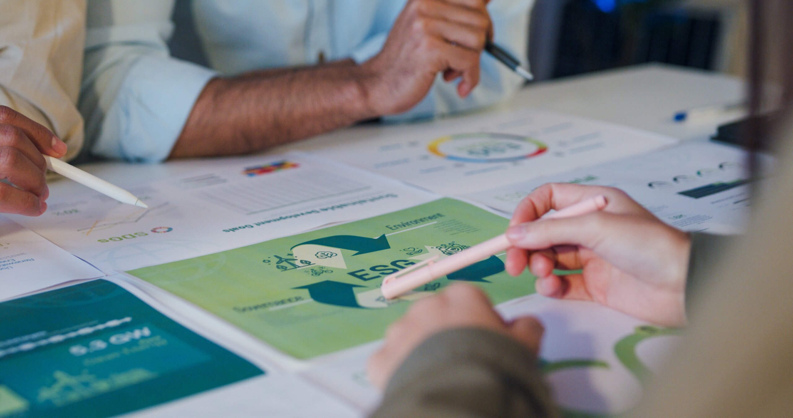 Closeup,Group,Asia,Businesspeople,Talk,Esg,Strategies,Risk,Management,Workshop